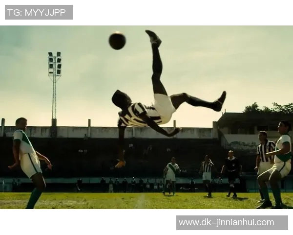 《闪耀绿茵场的传奇巨星：见证足球世界最璀璨的时刻与不朽的辉煌》